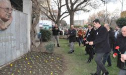 Uğur Mumcu, Salihli'de karanfillerle anıldı