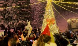 Uludağ'da 2026'ya coşkulu merhaba: Gökyüzü havai fişeklerle aydınlandı