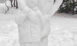 Uludağ'da kardan heykel sanat eserini aratmadı
