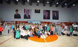 Ümraniye Belediye Başkanı Yıldırım teneffüste öğrencilerin sevincine ortak oldu