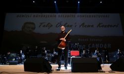 Usta sanatçı Talip Özkan, Denizli'de türkülerle anıldı