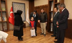 Vali Musa Işın, minik Havva ve ailesini valilik makamında ağırladı