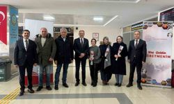 Van'a yeni atanan öğretmenler güllerle karşılandı