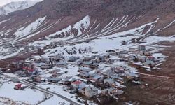 Van'ın kırsal mahallelerinde karla gelen güzellik