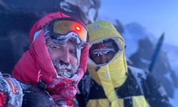 Vanlı dağcılardan Türkiye'nin zirvesine zorlu tırmanış