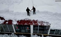 Vatandaşlar zarar görmesin diye çatılarda temizlik mesaisi başladı
