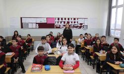 Yaklaşık 18 milyon öğrenci karnelerini alarak yarıyıl tatiline girdi