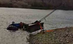 Yıkamak istediği traktör Kızılırmak'a gömüldü: İmdadına belediye ekipleri yetişti