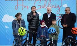 Yılın ilk gününde Bahçelievler'de 100 çocuk bisikletine kavuştu