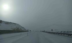 Yoğun kar ilçeyi esir aldı, Kayseri-Malatya yolu trafiğe kapatıldı