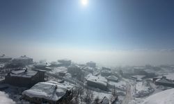 Yüksekova'da buz sarkıtları 3 metreyi aştı