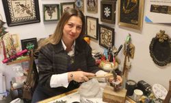Yumurta kabuklarıyla başlayan sanat merakında 30 yıldır ilmik ilmik taşları mozaiğe dönüştürüyor