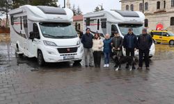 50 yıllık memleket hasretlerini karavanla gideriyorlar