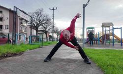 51 yaşındaki dünya şampiyonu, güreşçi koçla antrenman yaptı