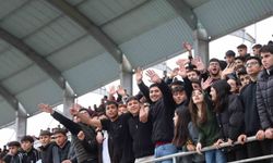 Adana'da liseli gençlerin maç heyecanı çıkan kavgayla yarıda kaldı