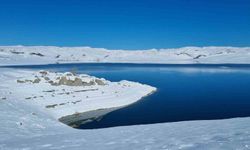 Ağrı Yazıcı Barajı'nda buzlar çözüldü, kartpostallık manzara oluştu