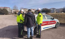 Akrobatik hareketler yapan motosiklet sürücüsüne ceza yağdı