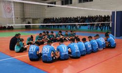 Aksaray'da file önünde maç başlamadan kitaplar açıldı