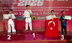 Alaşehirli karateciler Bakü'de madalyaları kaptı