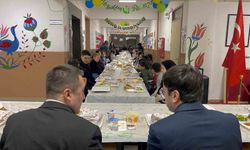 Alpu Kaymakamı Timur, ortaokul öğrencileriyle iftar yaptı