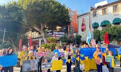 Antalya'da Ukraynalılardan 4. yıl çağrısı: 'Bu savaşın en büyük acısı Ukraynalı çocukların geleceğidir'