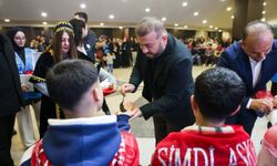 Arnavutköy Belediyesi'nden askere gidecek gençlere kınalı uğurlama