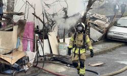 Arnavutköy'de tek yaşayan yaşlı adamın gecekondusunda yangın