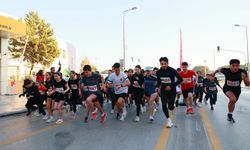 Atatürk Yol Koşusunda dereceye giren sporcular ödüllendirildi
