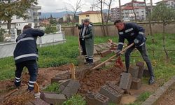 Aydın Büyükşehir, Çine'de mezarlıklarda onarım ve bakım çalışması gerçekleştirdi