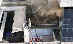 Bağcılar'da alışveriş merkezinin içindeki gece kulübünden alevler yükseldi