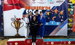 Balıkesir Büyükşehir'in sporcuları güreş ve judoda 18 madalya topladı