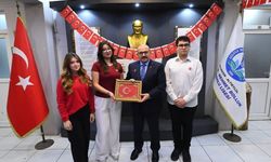 Balıkesir'de eğitimde ikinci dönem, bayrak sevgisiyle başladı