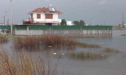 Balıkesir'de yazlıklar su altında kaldı