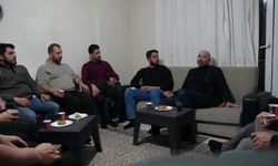 Başkan Arıkan sahurda gençlerle buluştu, kendi elleriyle menemen yaptı