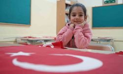 Bayburt'ta 14 bin 319 öğrenci 'Bayrak Sevgisi' temasıyla ikinci döneme başladı