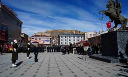 Bayburt'ta kurtuluş programı çelenk sunma töreniyle başladı