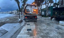 Belediye ekiplerinden fırtına ve yağmur sonrası kapsamlı temizlik