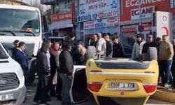 Beton mikseri ile çarpışan taksi ters döndü: 1 yaralı