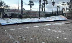 Bodrum sahili savaş alanına döndü: 'Fırtına işletmeleri yerle bir etti'