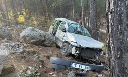 Burdur'da araç şarampole devrildi: 3 yaralı