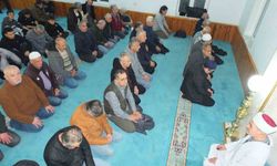 Burhaniye'de ilk teravih de camiler doldu