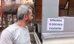 Bursa'da istediği ile evlenen kadın lokma dağıttı