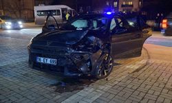 Bursa'da otomobil ile minibüs çarpıştı: 9 yaralı