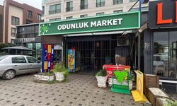 Bursa'da para üstü kavgası kamerada: Market savaş alanına döndü