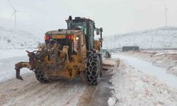 Büyükşehir kardan etkilenen 432 kilometrelik 54 mahalle yolunu ulaşıma açtı