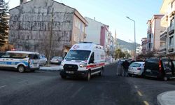 Buzlu camla trafiğe çıktı, kazaya neden oldu: 2 yaralı