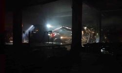 Çaycuma'da sahur vakti çıkan yangında tekstil fabrikası alevlere teslim oldu