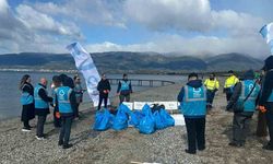 Çevrecilerden Altınkum sahilinde anlamlı temizlik