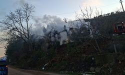 Çıkan yangında ev küle döndü
