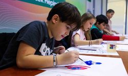 Çocuklar bir günlüğüne ressam oldu